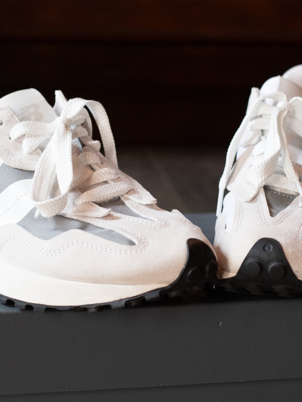 New Balance 327 - Picture 2 of 6